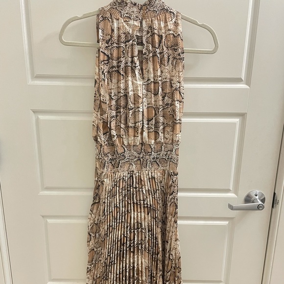 Snakeskin dress! - Picture 2 of 4